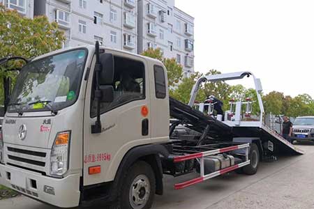 郑州拖车电话-道路救援服务搭电|汽车搭电救援维修费用